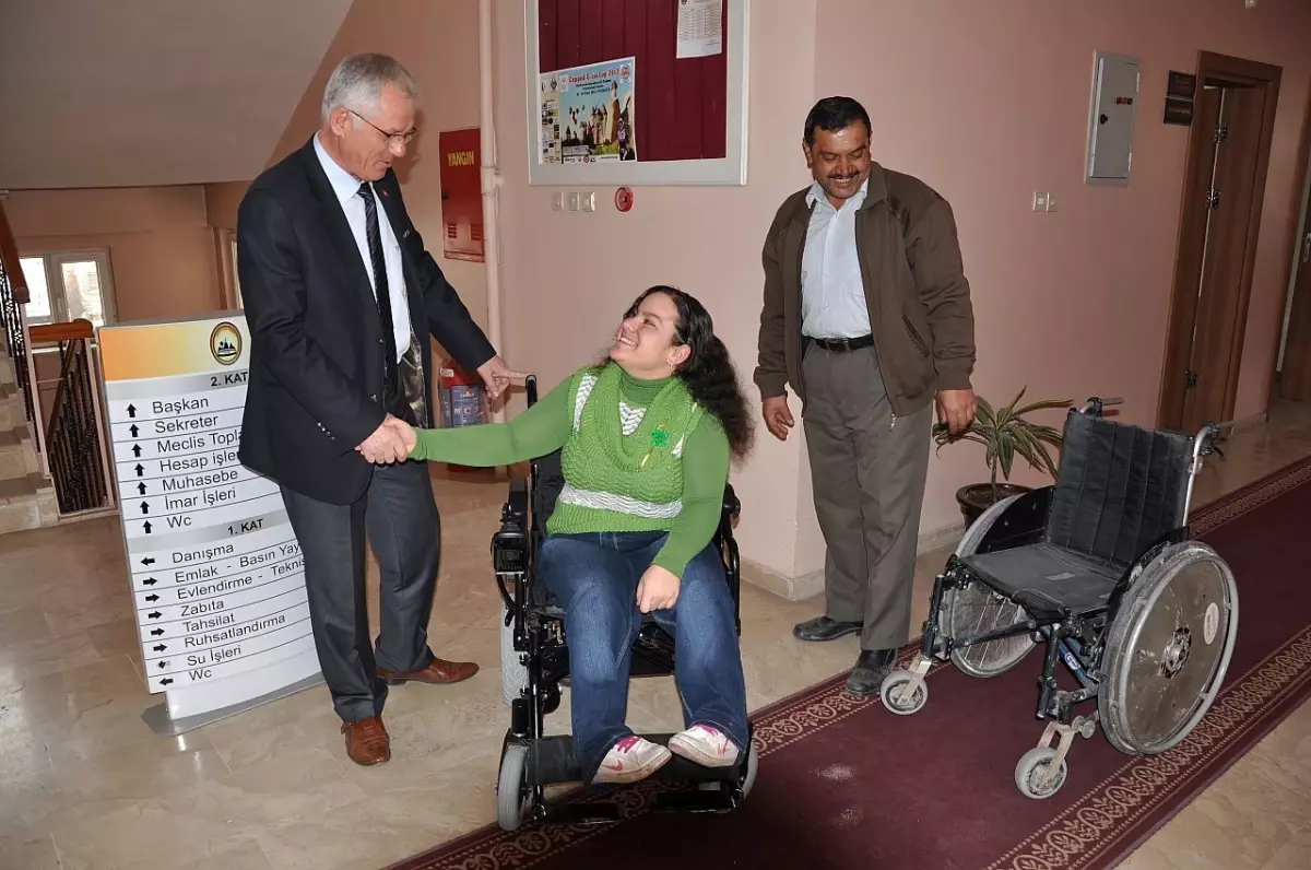 Göreme\'de Özürlü Vatandaşa Tekerlekli Sandalye Verildi