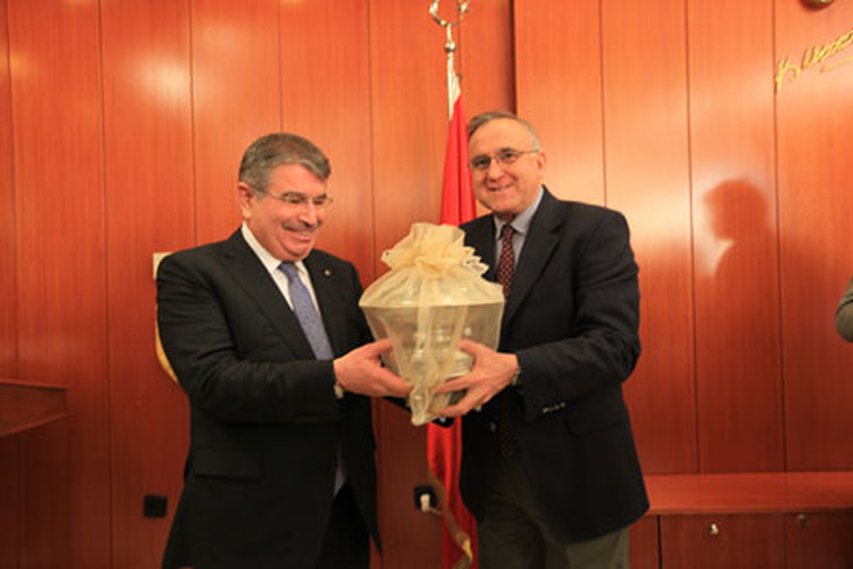 Güzelbey\'e Makamında Ziyaret