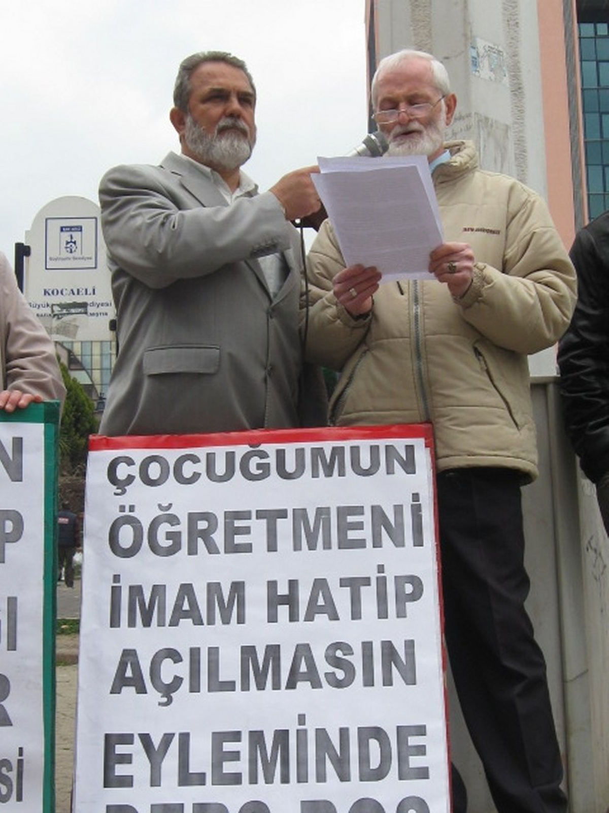 İş Bırakan Eğitimcilere Velilerden Tepki