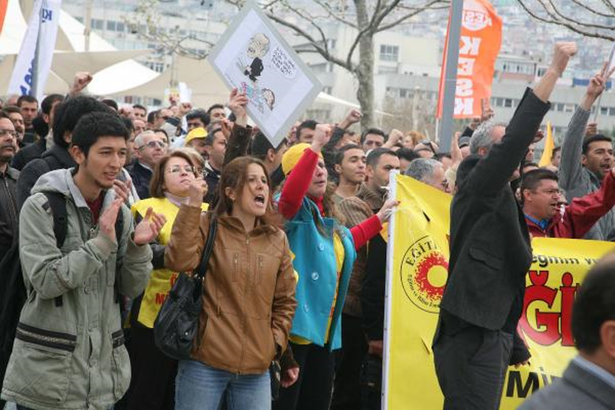 İzmir\'de Polisin \'4+4+4 Müdahalesi\' (2)