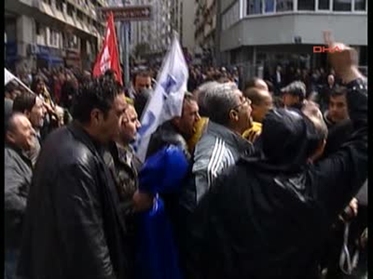Konak Meydanındaki Protestoda Arbede