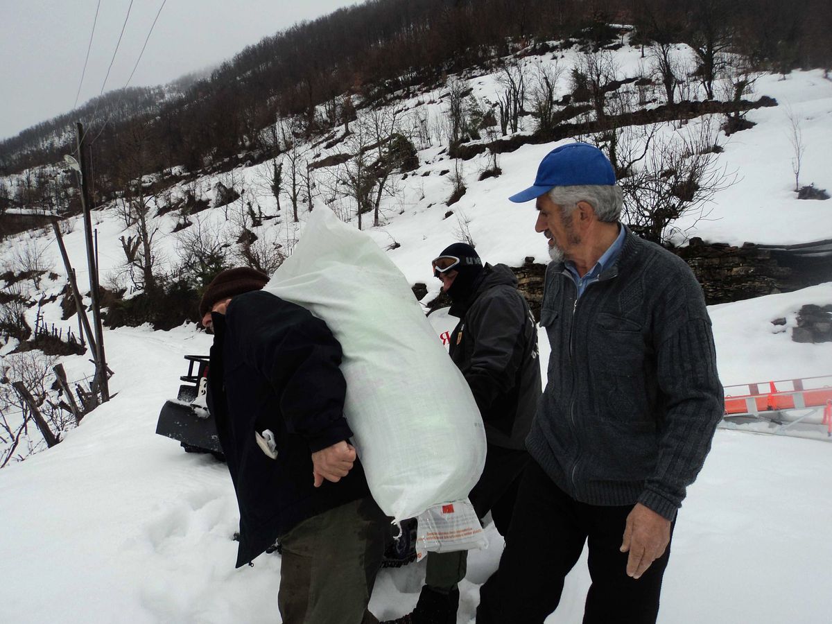 Kar Fatihi Jandarma ve Afet Müdürlüğü, 61 Kişi Kurtardı