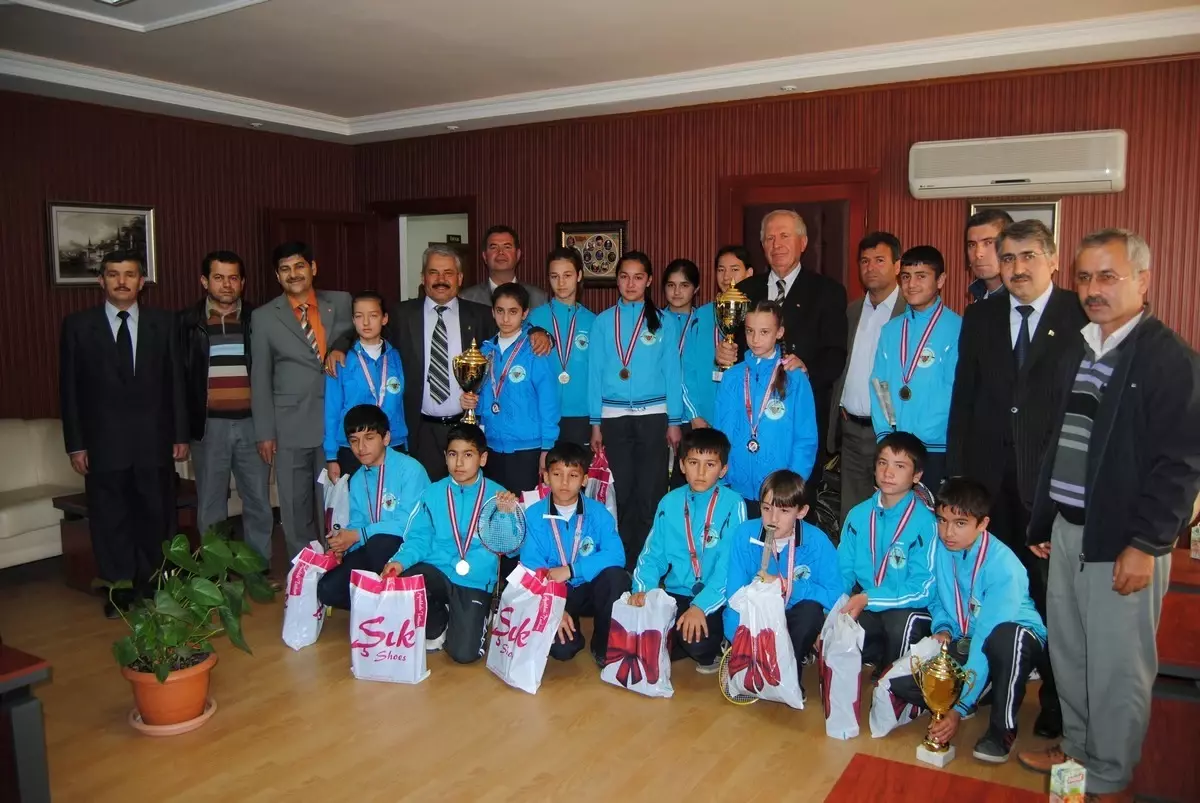 Karaçulha Belediyesi'nden Öğrencilere Anlamlı Ödül