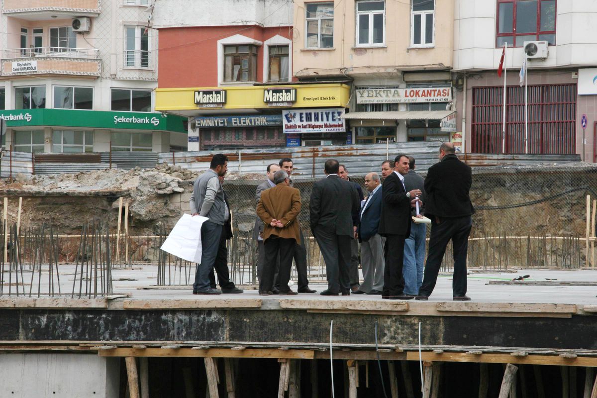 Katlı Otoparkın Yapımı Sürüyor