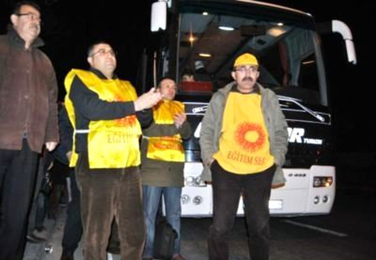 KESK Üyelerinden Gece Yarısı Eylemi