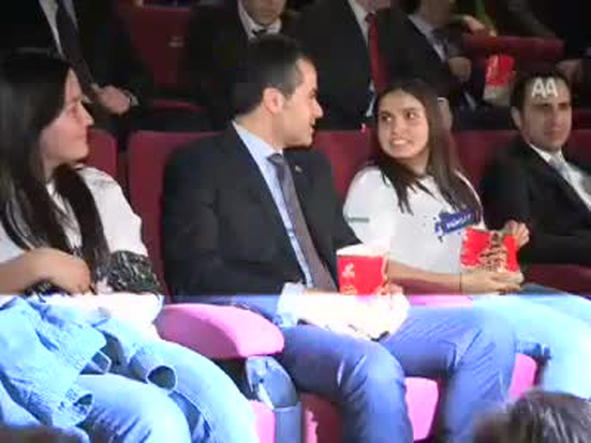 Kılıç, Gençlerle Sinemaya Gitti