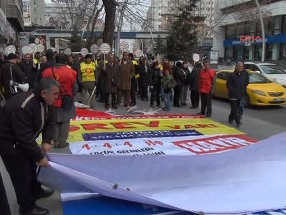 Kızılay\'da Toplanan Kesk Üyelerinin Bekleyişi Sürüyor