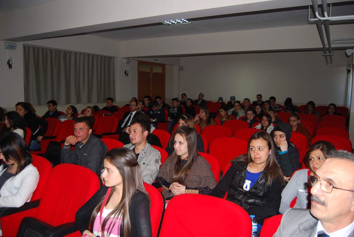 Kula\'da Öğrencilere "Tüketici Hakları" Semineri
