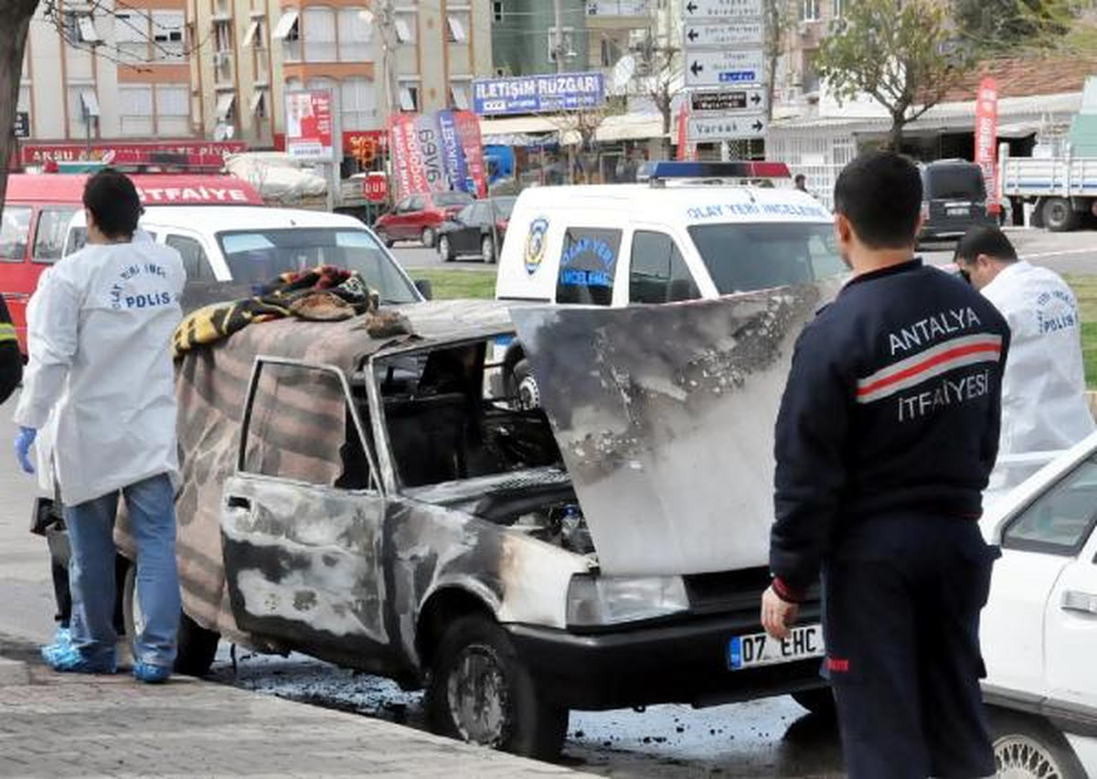 Lpg\'li Otomobil Alev Aldı, 1 Çocuk Öldü (2)