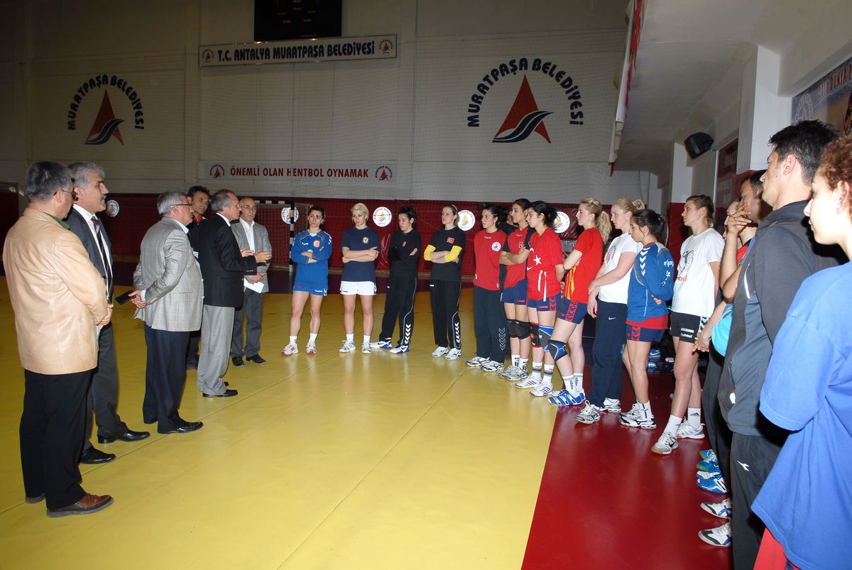 Muratpaşa\'nın Melekleri Yarı Final İçin Fransa\'ya Uçuyor