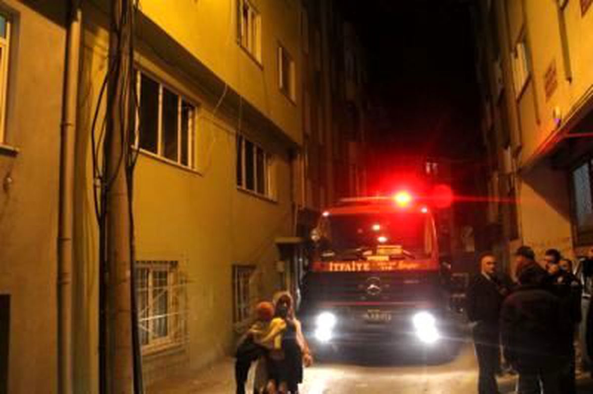 Mutfakta Çıkan Yangın Paniğe Neden Oldu