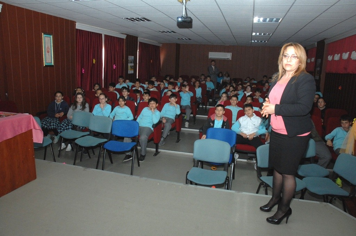 Öğrencilere Hayvan Sevgisi Aşılanıyor