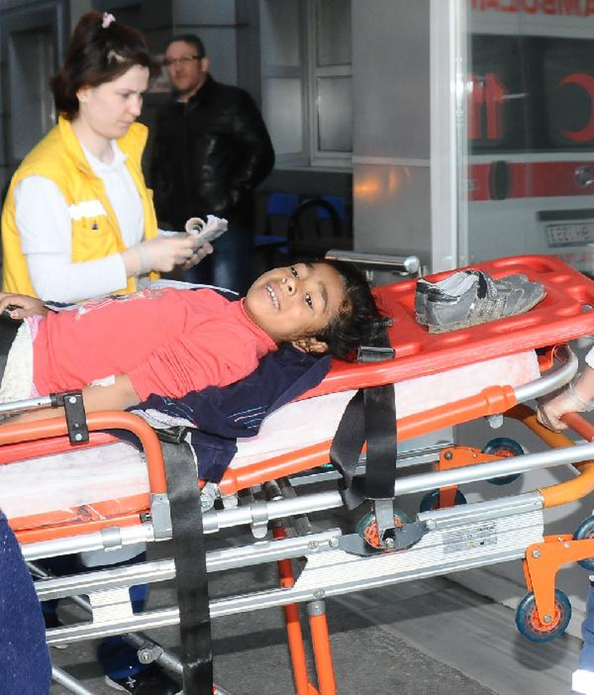 Otobüsün Altına Giren Pempe, Ölümden Çığlık Atarak Kurtuldu