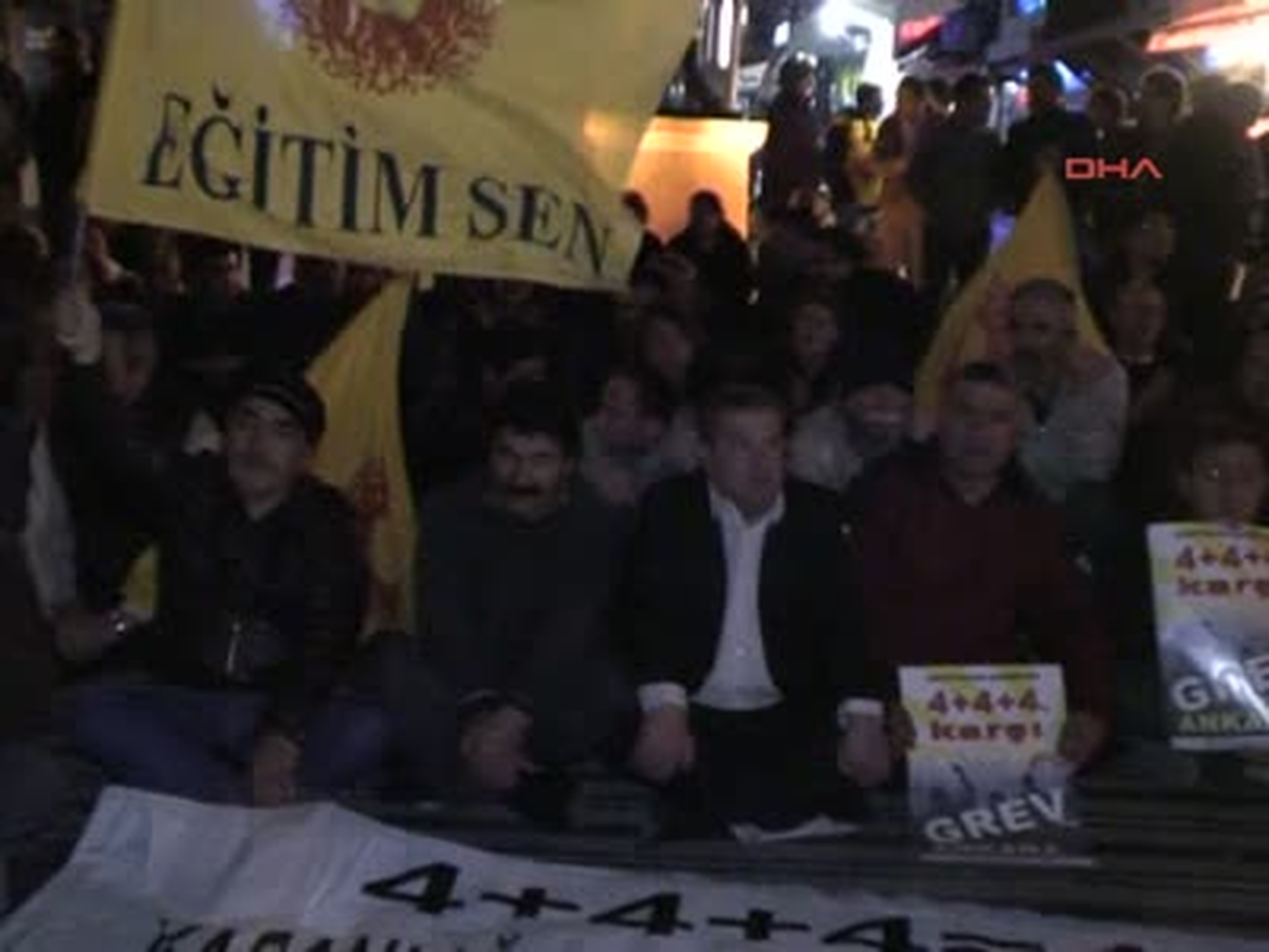 Oturma Eylemi Yaptılar