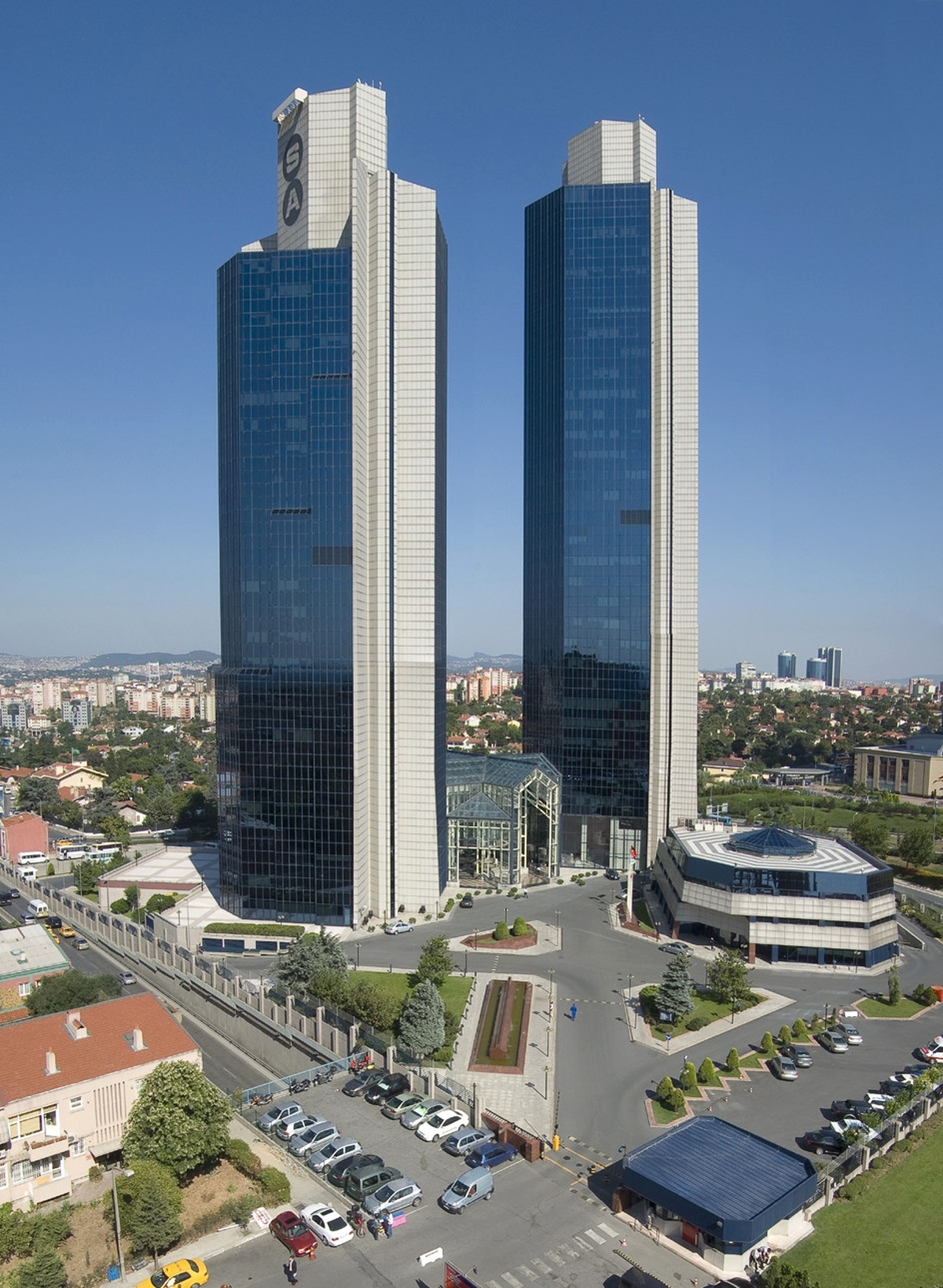 Sabancı Center\'ın Işıkları İklim Değişimine Dikkat Çekmek İçin Bir Saat Kapanacak