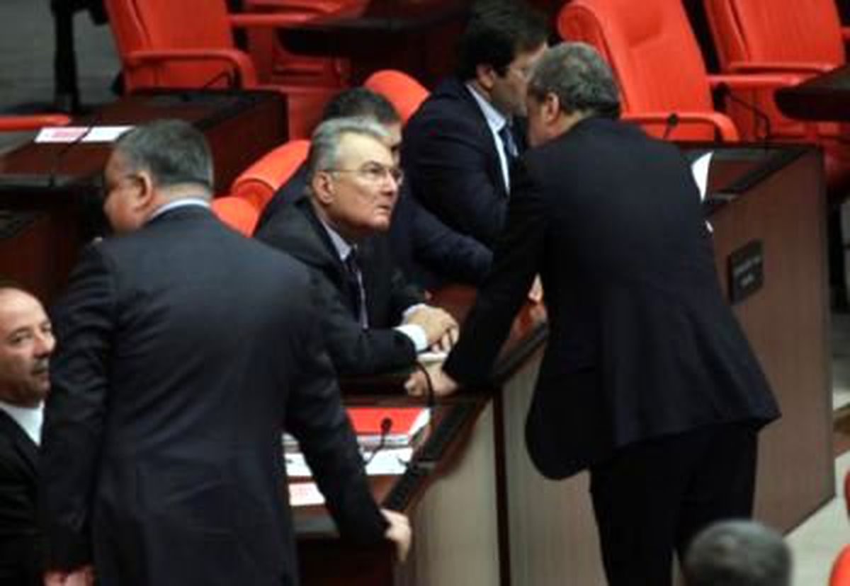 Şamil Tayyar'ın Baykal ile Konuşmasına CHP'lilerden Tepki