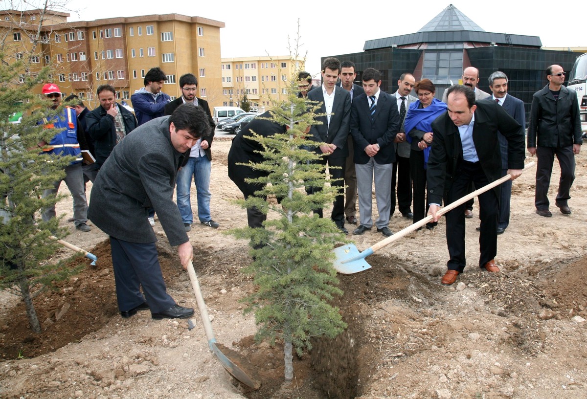 Selçuklu Gençlik Meclisi Üyeleri Fidan Dikti