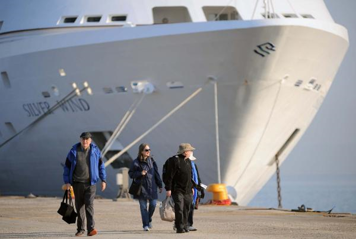 Sezonun İlk Gemisi Çanakkale\'ye 280 Turist Getirdi