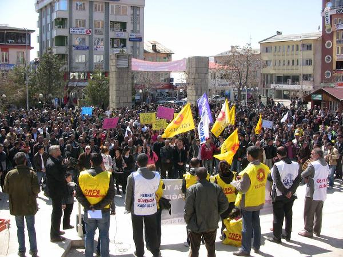 Tunceli ve Elazığ\'da 4+4+4 Protestosu