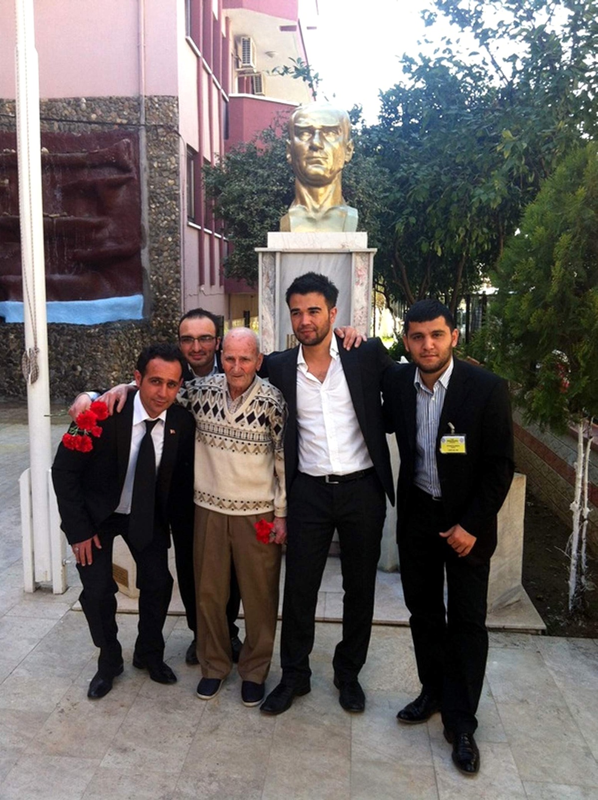 Ülkücü Gençlerden Huzurevi Sakinlerine Anlamlı Ziyaret