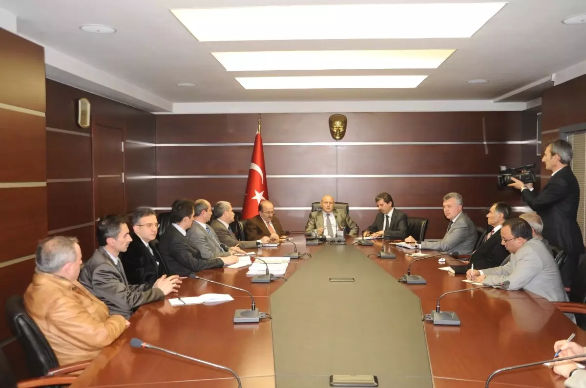 Vali Kızılcık'tan 'Maçka Deresi'ni Temizleyin' Talimatı