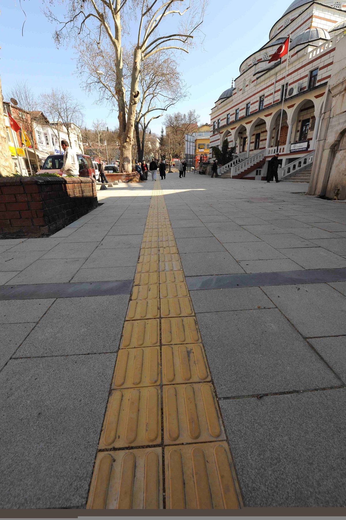 Yalı Erguvan Caddesi Görme Engellilerin İçin Hazır
