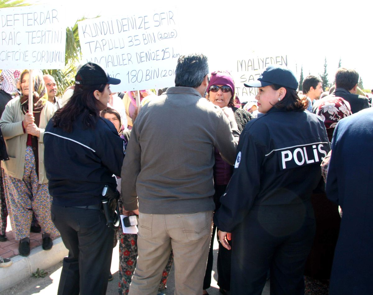 2b Protestosuna Polis Engeli