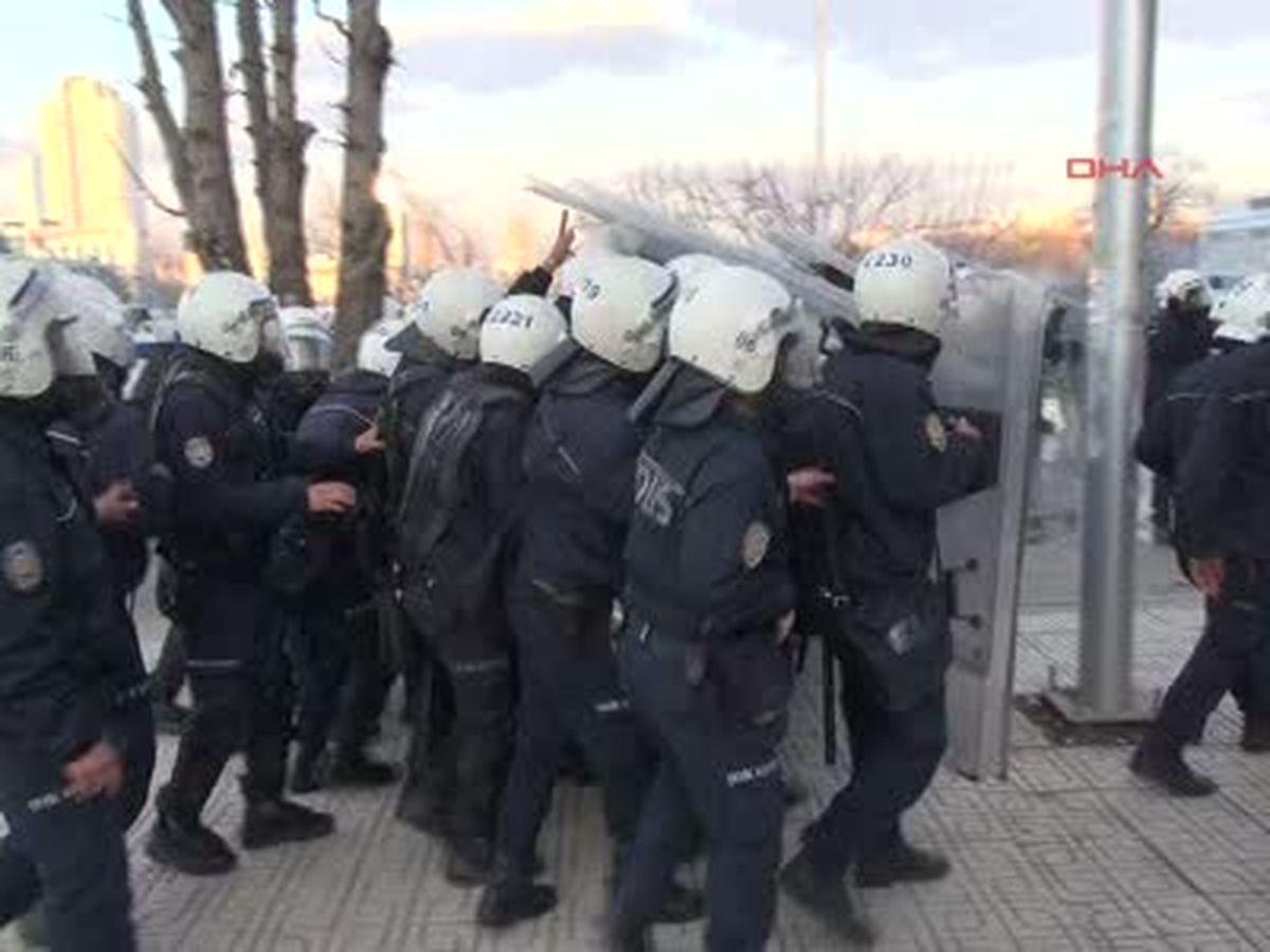ODTÜ\'lülere Polis Müdahalesi