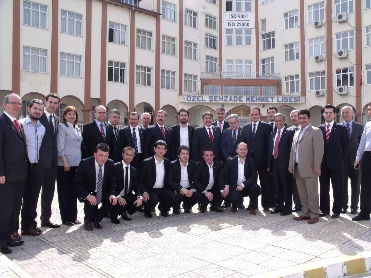 Ak Partili Vekillerden Şehzade Mehmet Koleji'ne Ziyaret