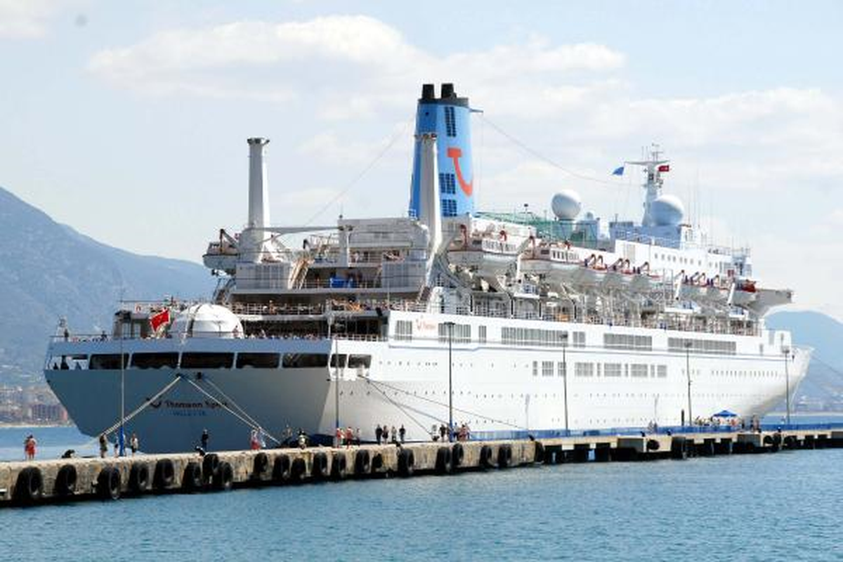 Alanya\'ya Sezonun İlk Gemisiyle 1256 Turist Geldi