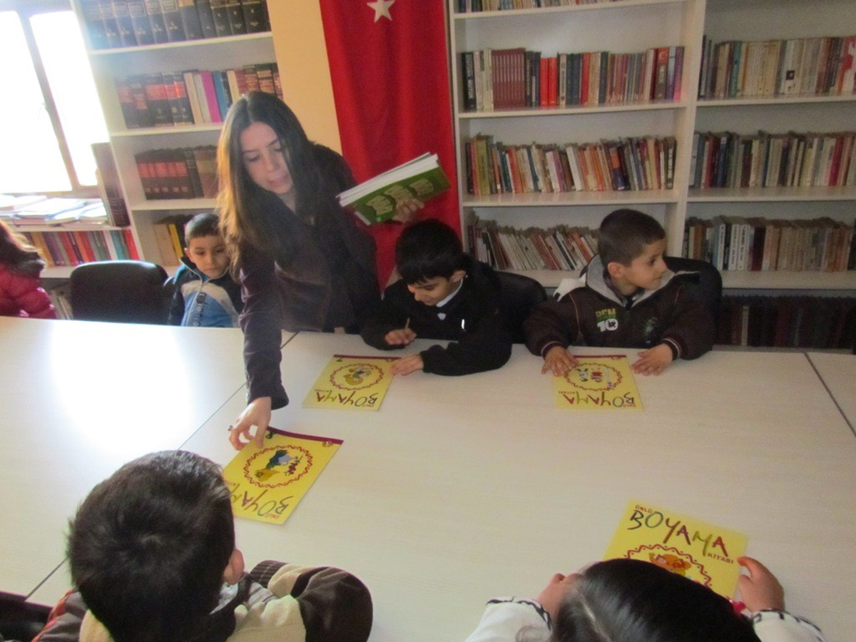 Anaokulu Öğrencileri Kütüphaneyi Ziyaret Etti