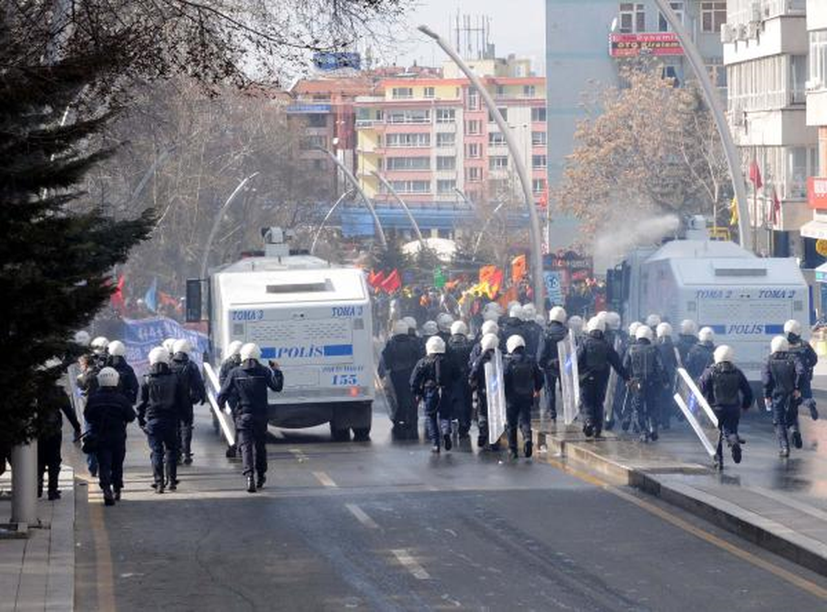 Ankara'da Kesk Üyeleri Geceyi Sokakta Geçirdi (2)