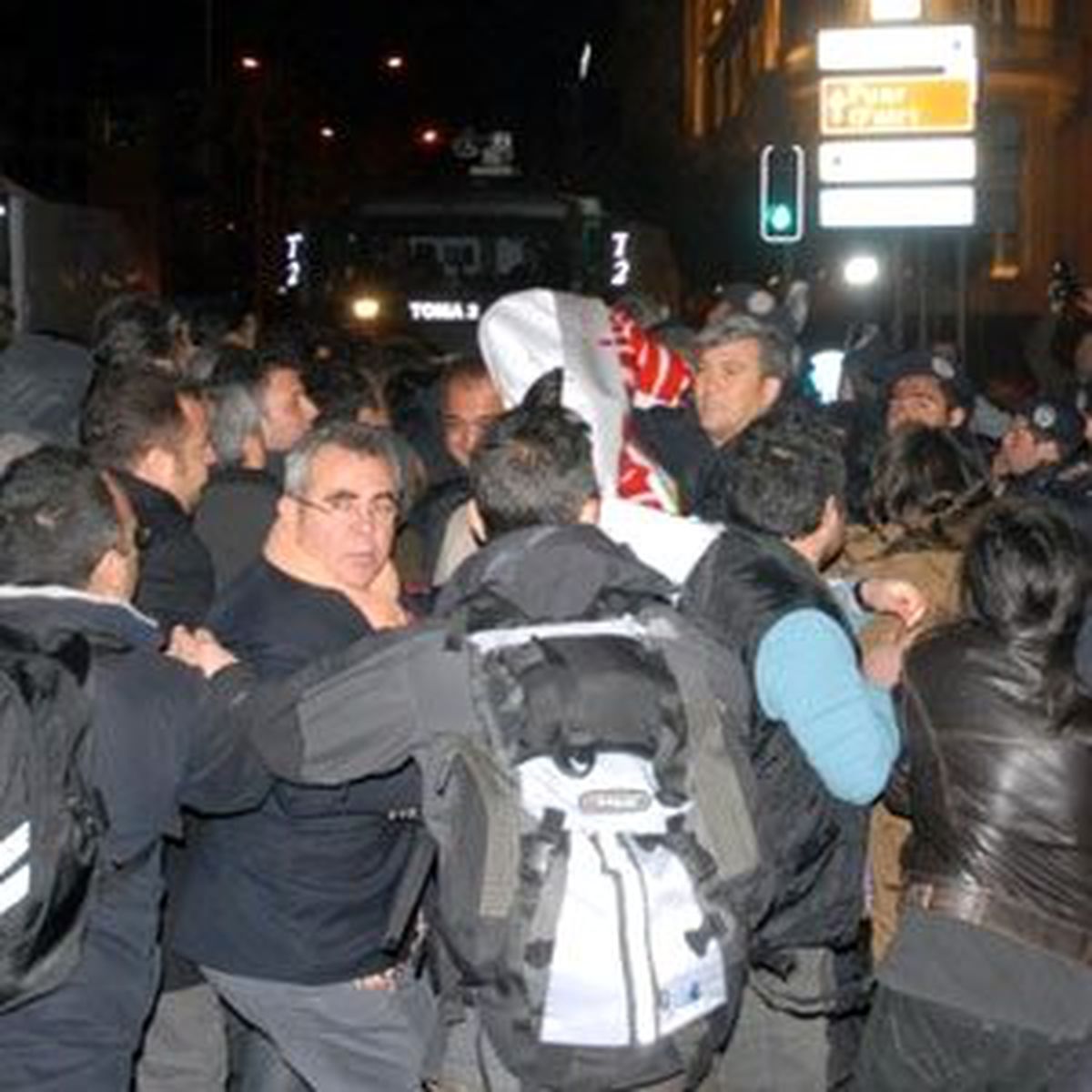Ankara\'ya Giden Eğitim-Sen\'cilere Polis Engeli
