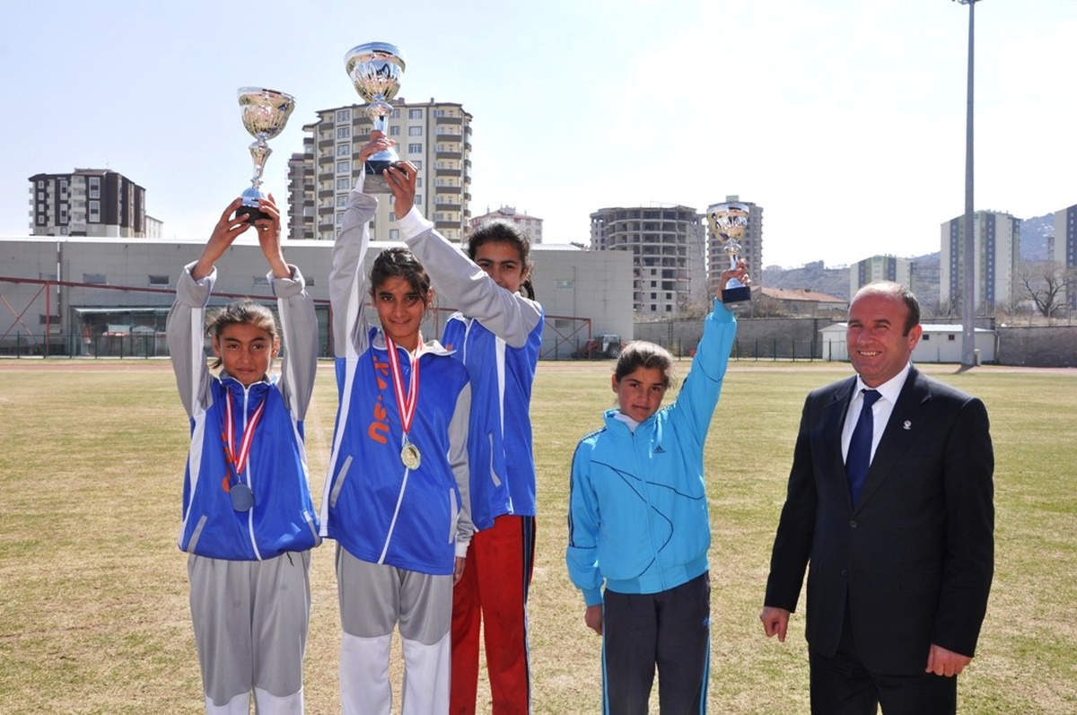 Atletizm Geliştirme Yarışları\'nda Ödüller Verildi