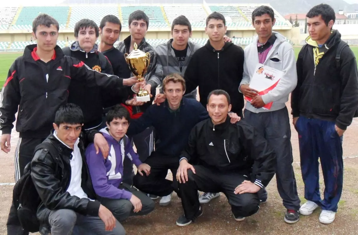 Atletizmde Dalaman Öztaş Anadolu Lisesi Şampiyon Oldu