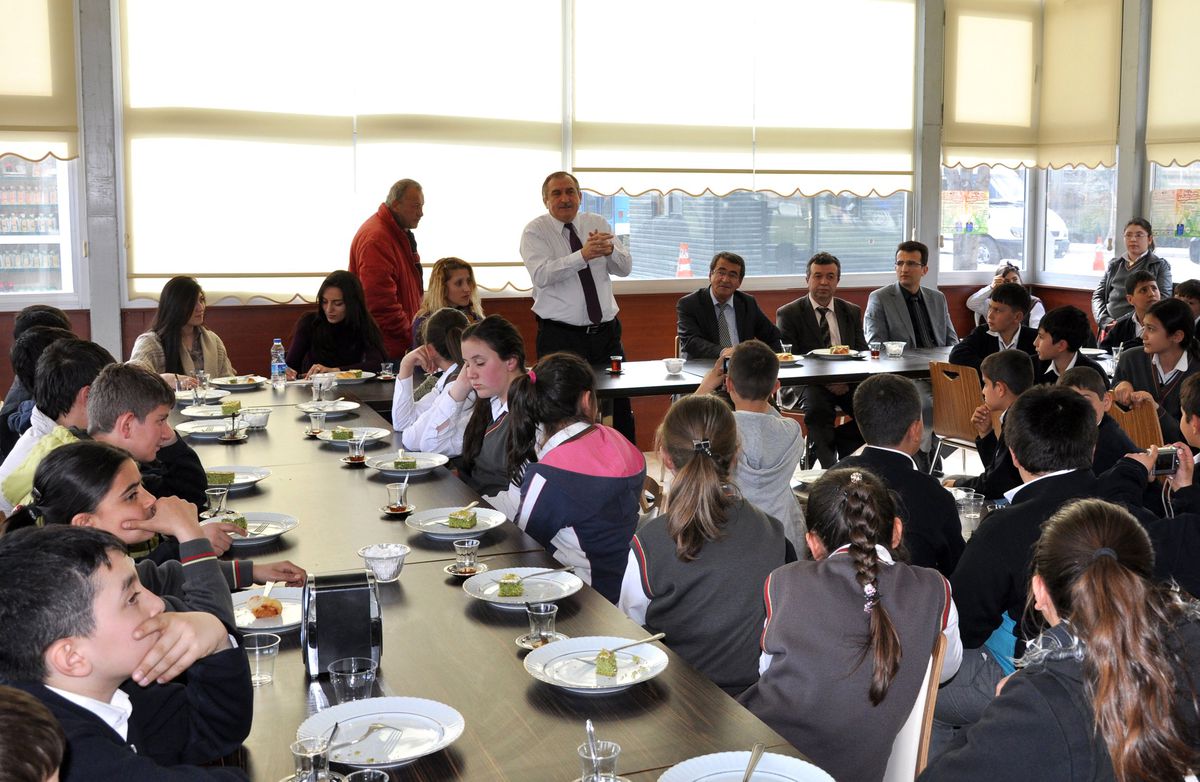 Başkan Konuştu Öğrenciler Fotoğrafladı