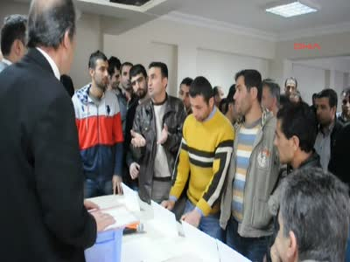 Birbiriyle Tartışan Kursiyer ve Görevlileri Polis Yatıştırdı