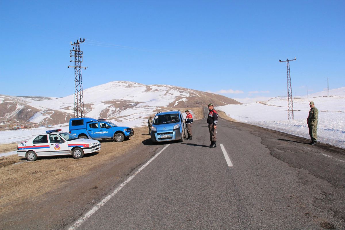 Çıldır\'da Jandarma Ekiplerince Trafik Uygulaması Yapıldı