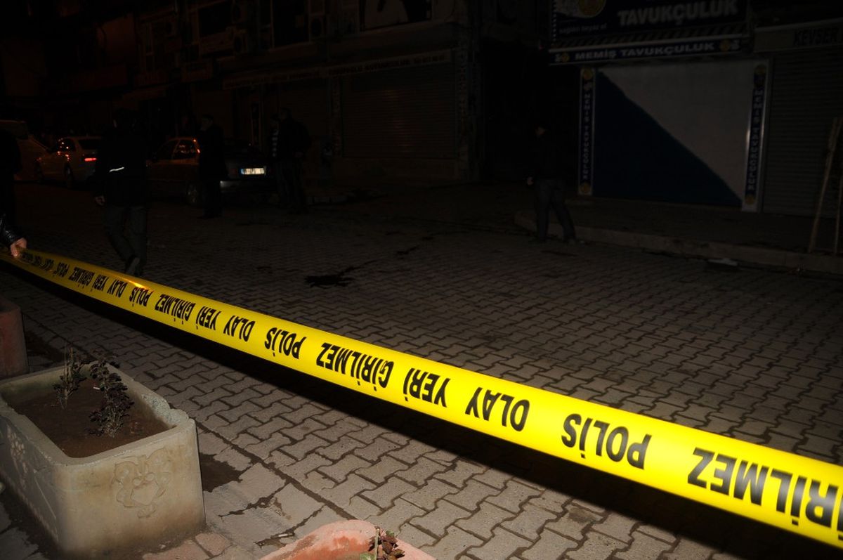 Cizre\'de Silahlı Kavga: 3 Yaralı