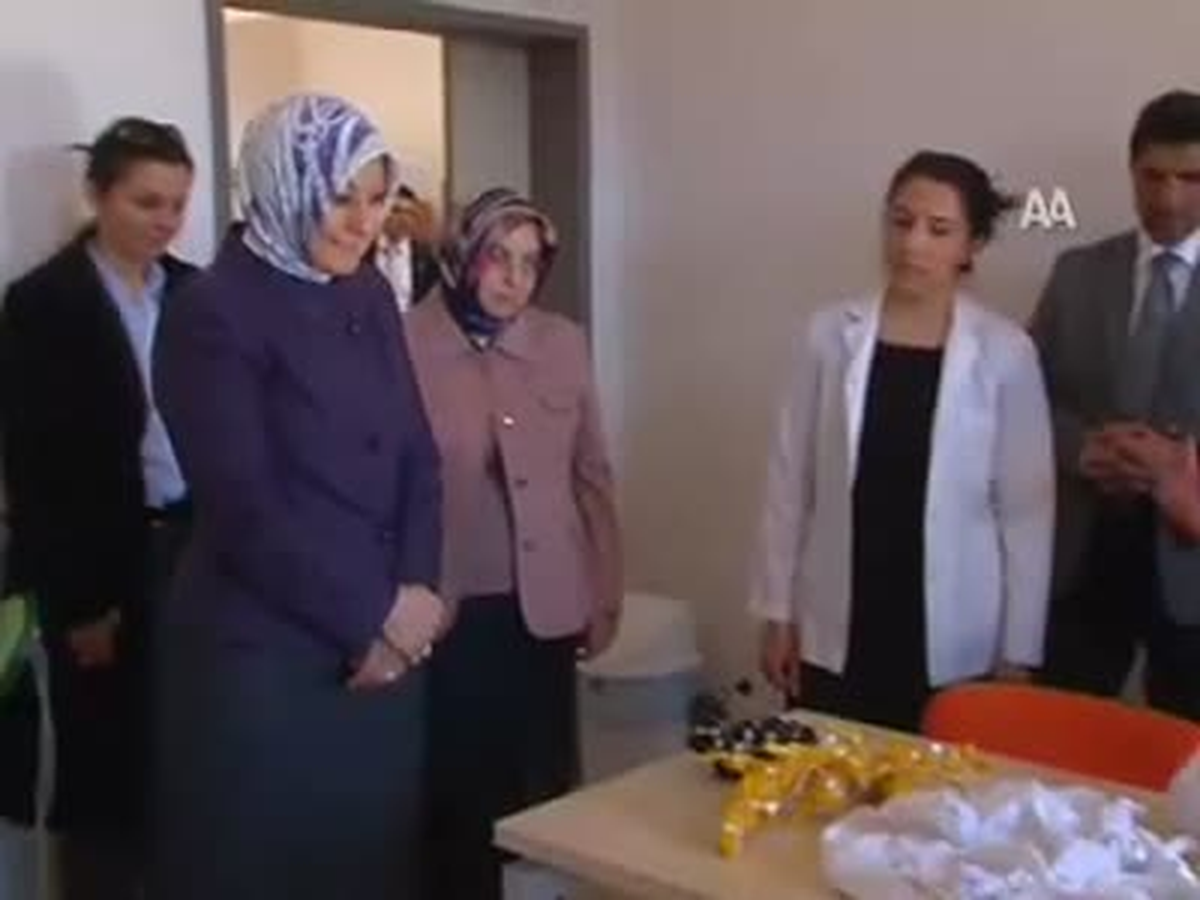 Çocuklarla Güvercin Uçurdu
