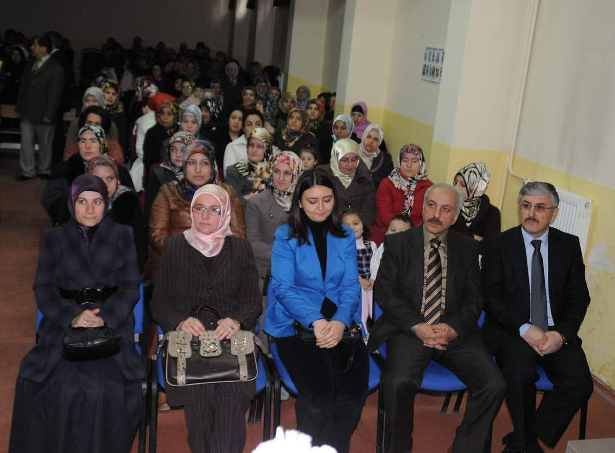 Çorum\'da Annebaba Eğitimi Projesi\'nin İkinci Aşaması Start Aldı