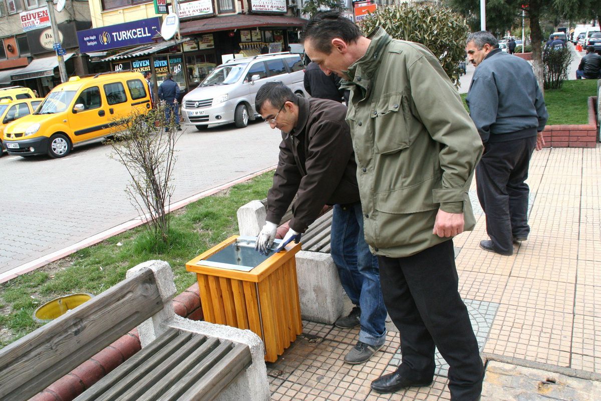 Devrek Belediyesi Çöp Sepetlerini Yeniliyor