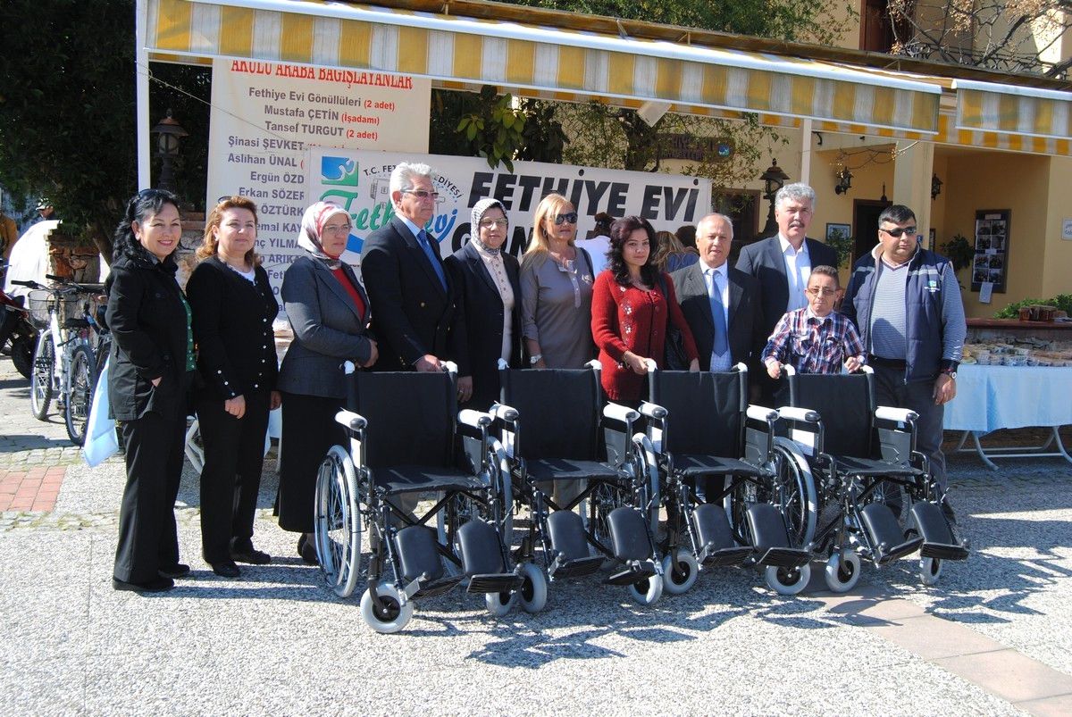 Fethiye\'de Dört Engelliye Tekerlekli Sandalye Bağışlandı