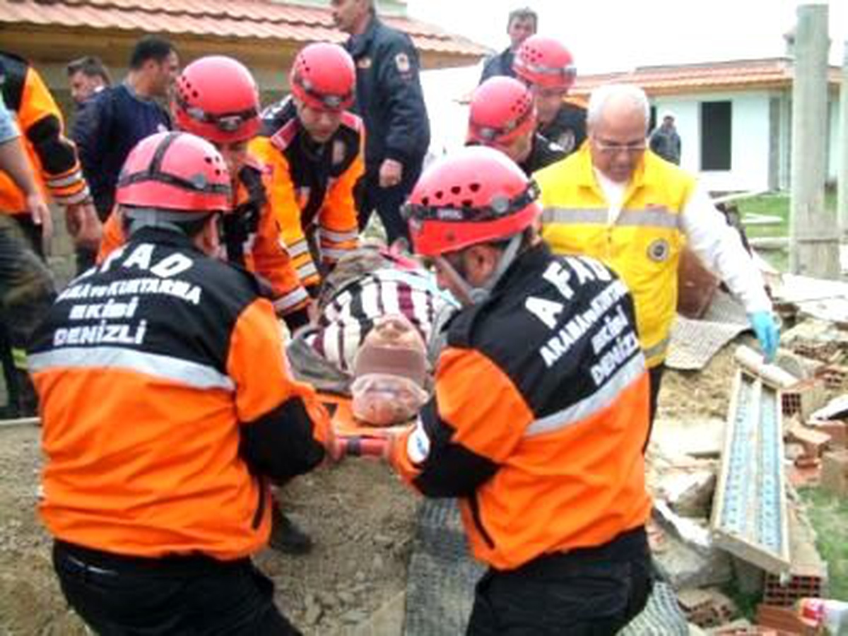 Göçük Altında Kalan İşçi Uzun Uğraşlar Sonucu Kurtarıldı