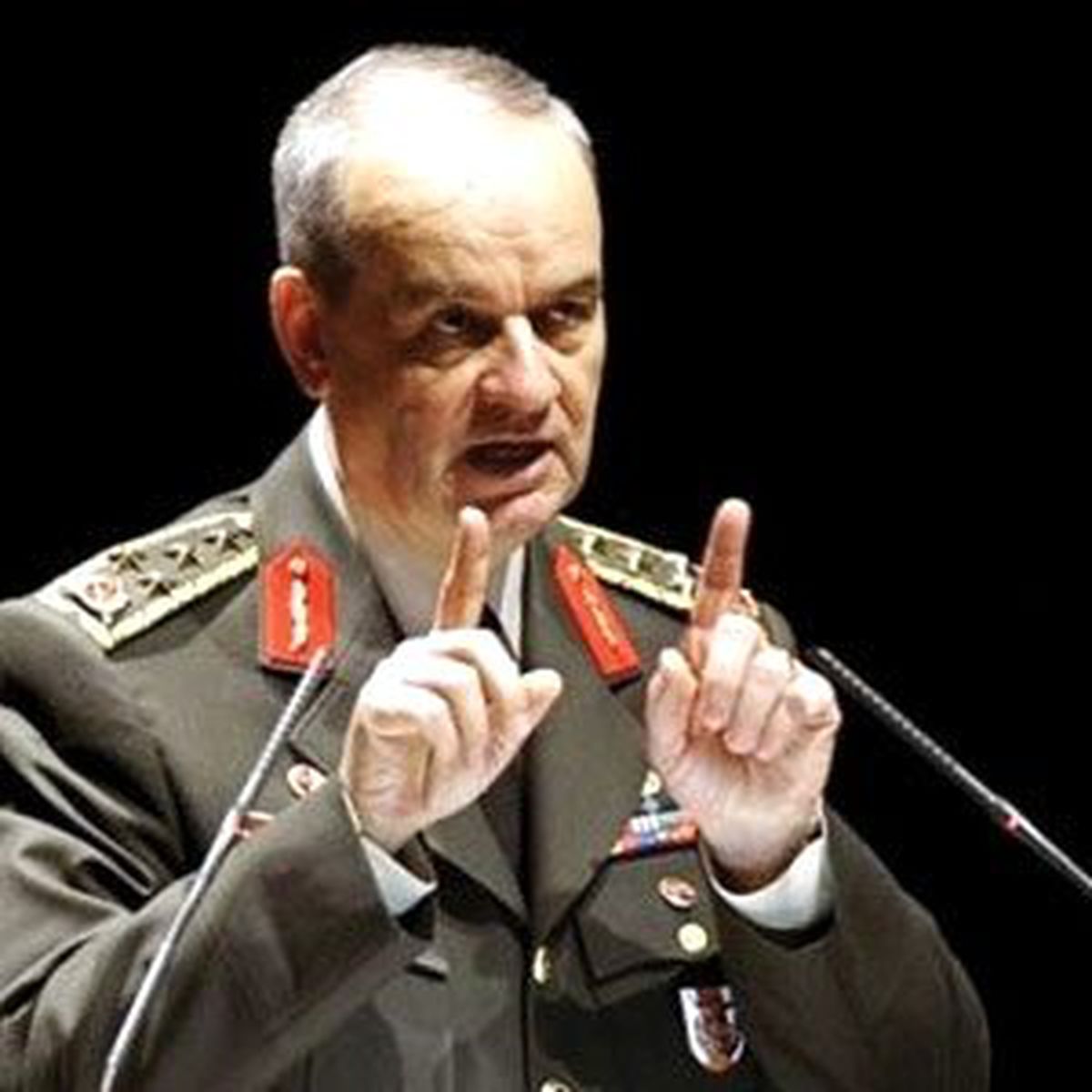 İlker Başbuğ\'dan Sitem