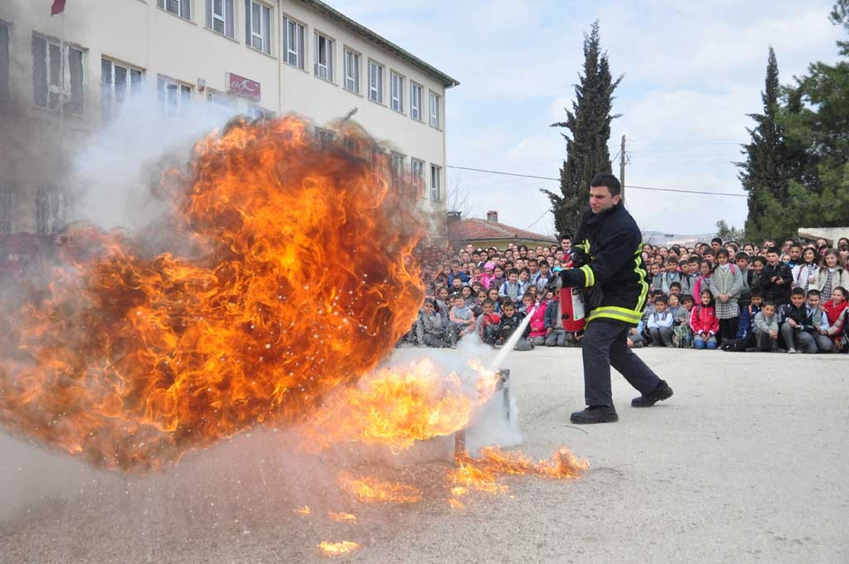 İnegöl İtfaiyesinden Miniklere Yangın Dersi