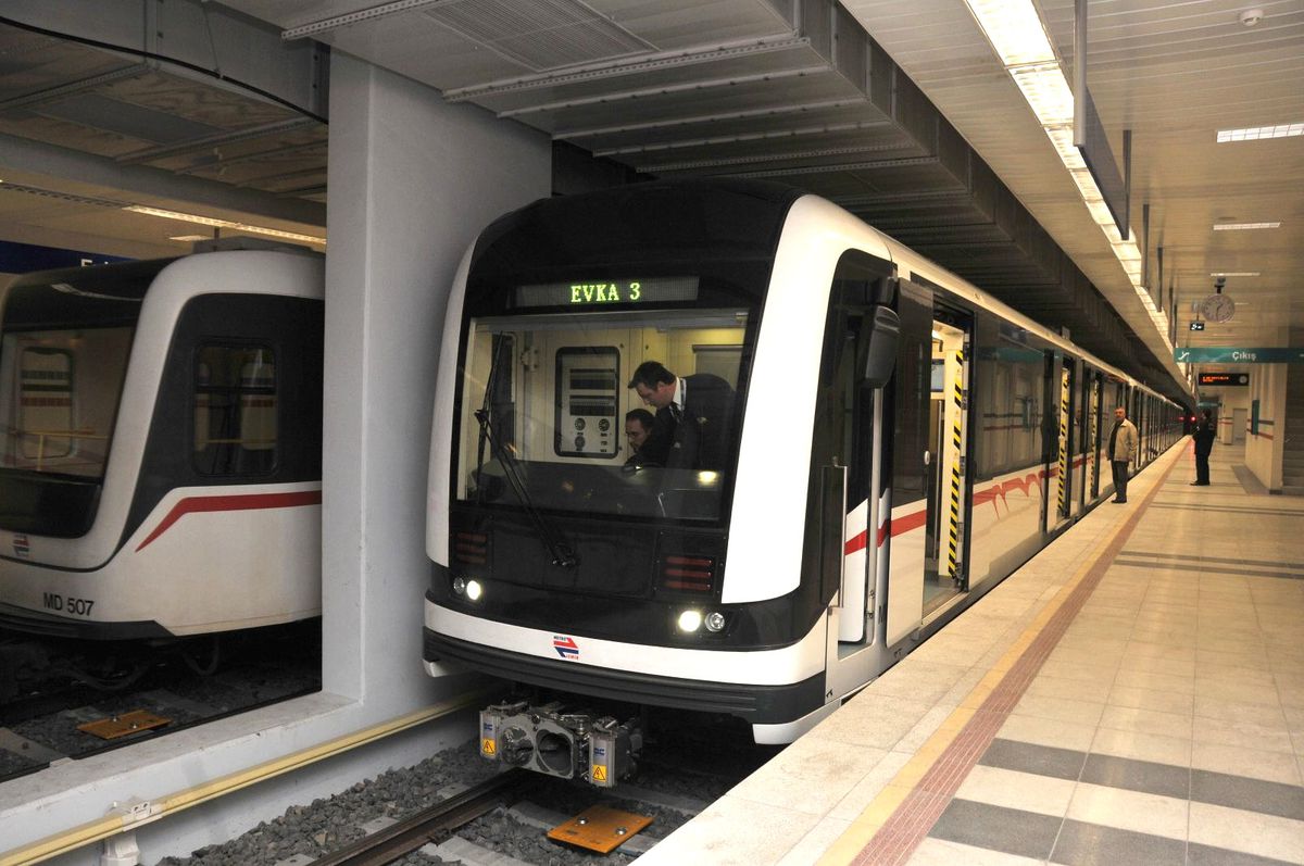 İzmir Metrosu Yarın Açılıyor