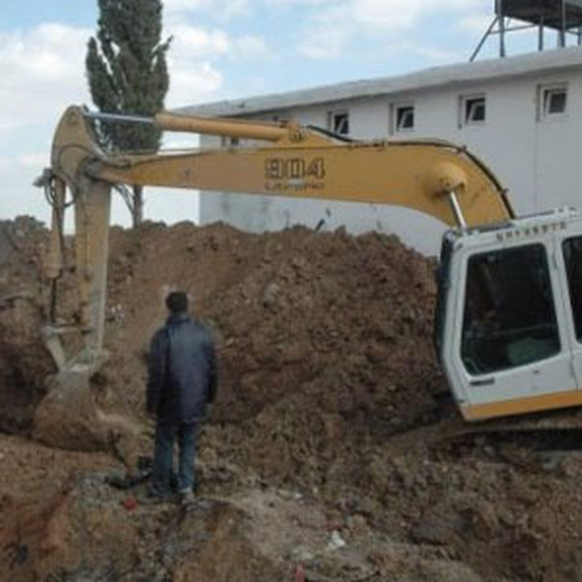 Jandarma Kepçeyle Kaçak Mazot Aradı