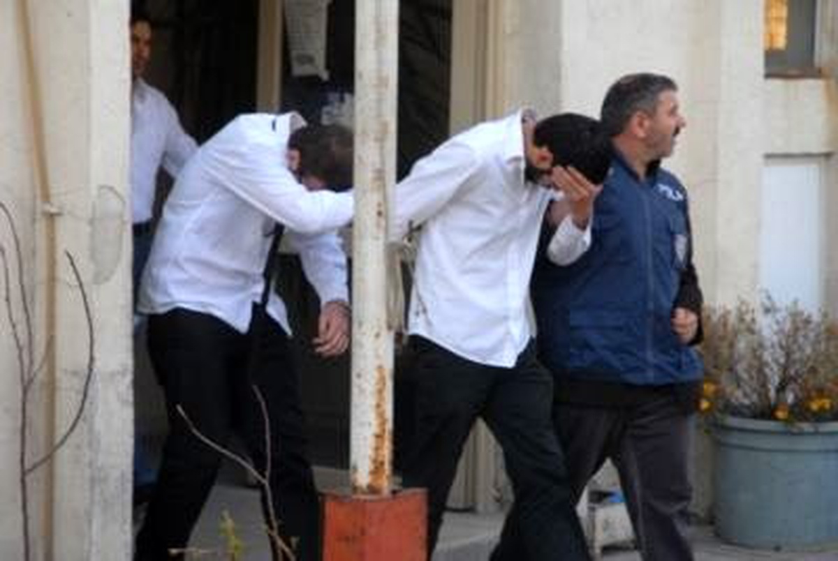 Kadın Kılığına Girip Soygun Yapacaklardı