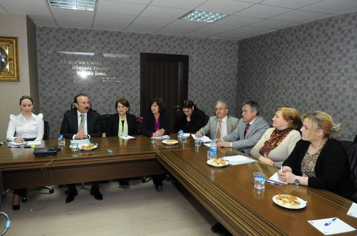 Kadın Platformu Toplantısı\'na İzmit Belediyesi Ev Sahipliği Yaptı